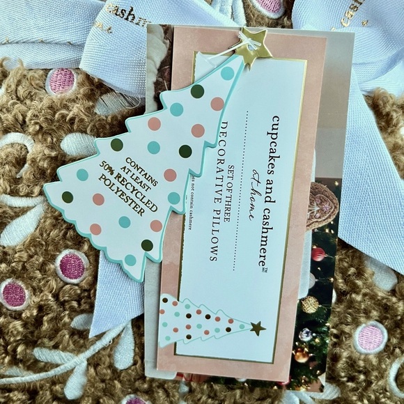 🤎🎀Cupcakes & Cashmere Gingerbread Cookie Pillows - Picture 4 of 5